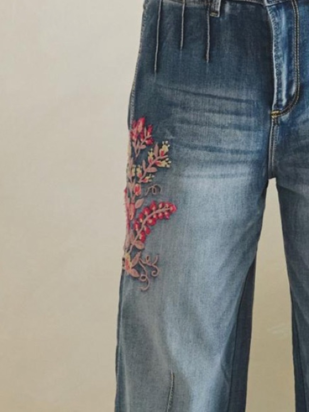 *NEW* Oli & Hali Medium Blue Wide-Leg Jeans with Floral Embroidery Sz Medium - Picture 4 of 4
